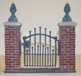 0452 - (B) Brick & ''Iron'' Gate Unit with Pineapple Decorations