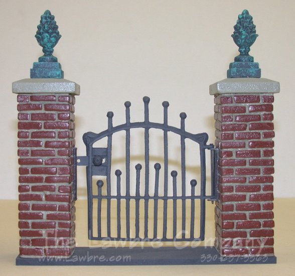 0452 - (B) Brick & ''Iron'' Gate Unit with Pineapple Decorations - Click Image to Close